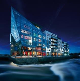 The Glasshouse,Hawks Well Theatre>>County Sligo,4 star
