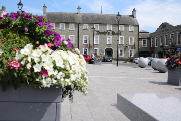 Dooly's Hotel,Birr>>Ballinderry,3 star