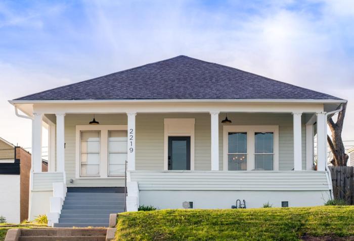 restored 1930s uptown bungalow 2 min to magnolia silos