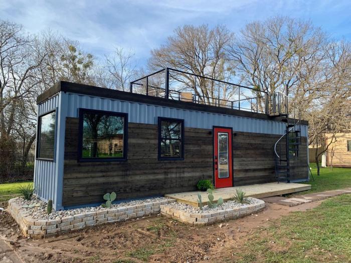 The Hacienda Container Tiny Home 12 Min To Magnolia Baylor,Ross>>Waco,0 star