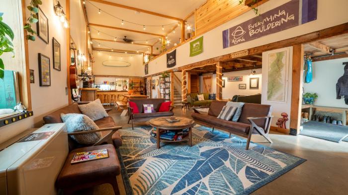Barn Door Hostel,,1 star