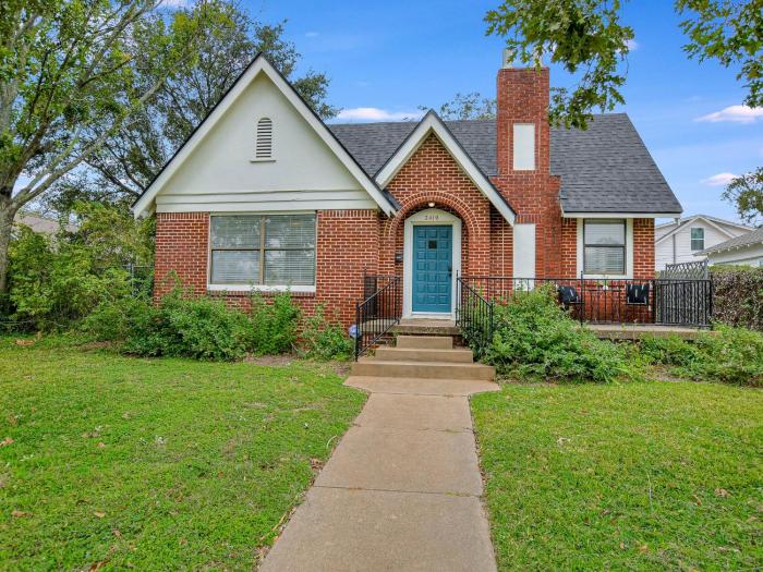 Classy 1927 Uptown Tudor 4 Min To Magnolia,,4 star