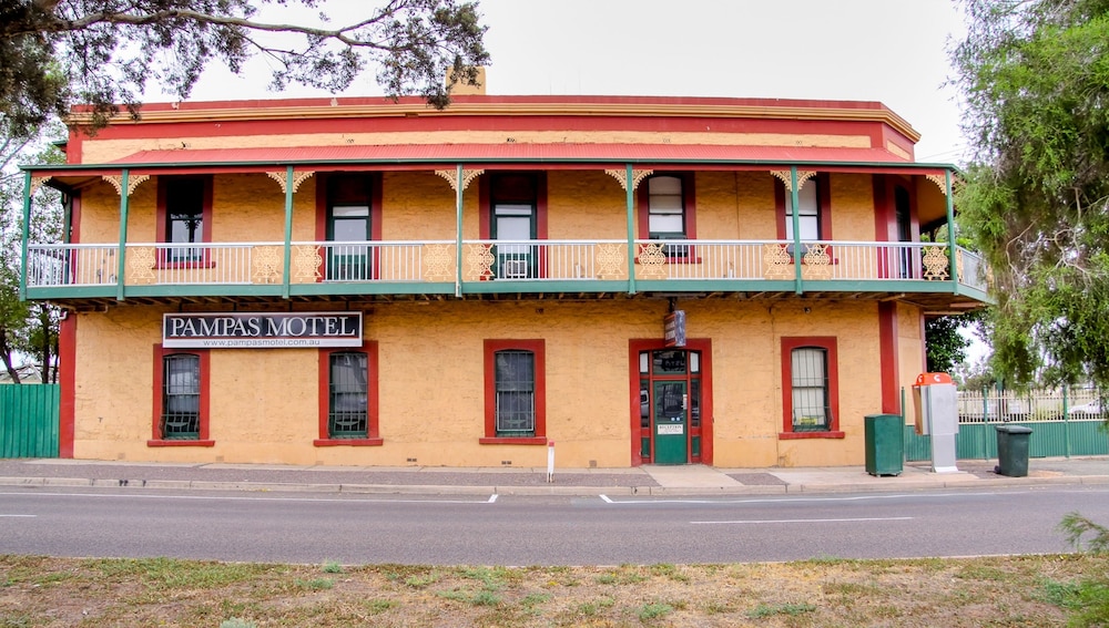 pampas motel