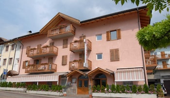 Hotel Alle Piramidi,Near Pyramids Of Segonzano,3 star