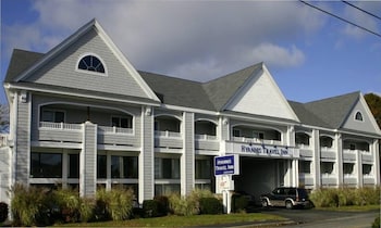 hyannis travel inn