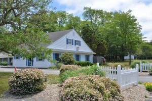 Blue Dolphin Inn,Barnstable County>>Barnstable,2 star