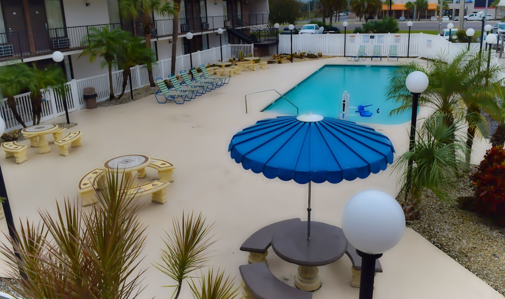 Stay Inn And Suites,Lakeland - Winter Haven>>Bartow,2 star