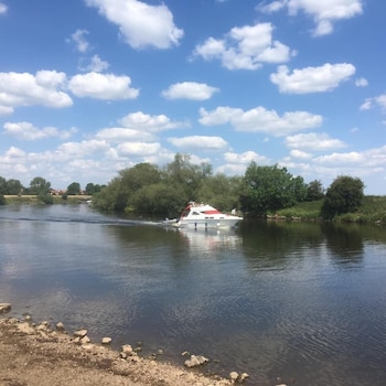 Oxton Hill Hideaway Shepherds Hut,,1 star