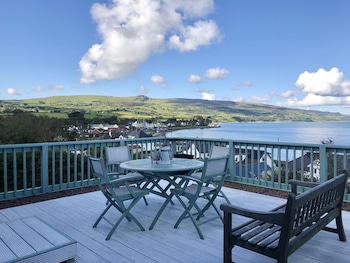 Stunning Seaview Cottage, With 3 Bedrooms,,3.5 star
