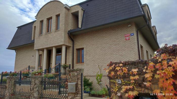 villa homestay nad helmrovkou