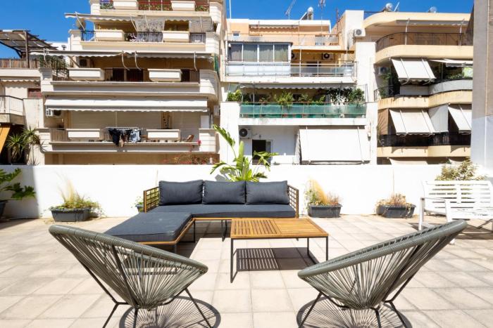 a beautiful 5 bdr house near acropolis