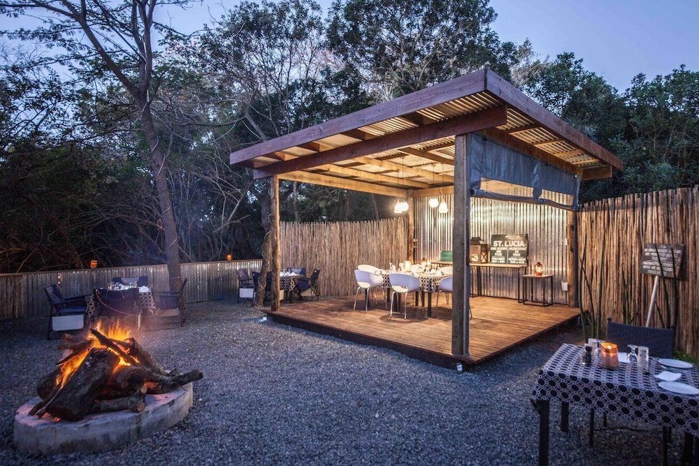 Makakatana Bay Lodge,On A Lake,4 star