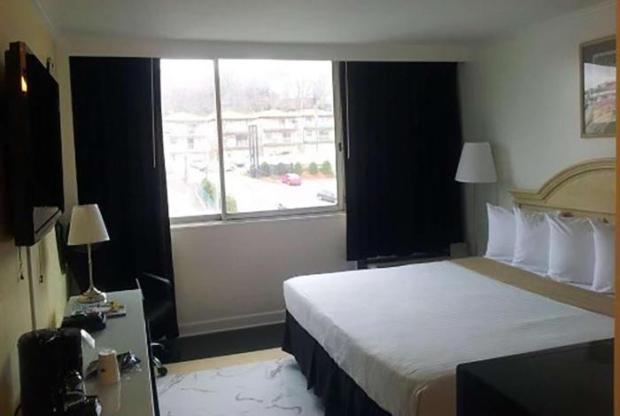 Ramada By Wyndham North Bergen,,2 star