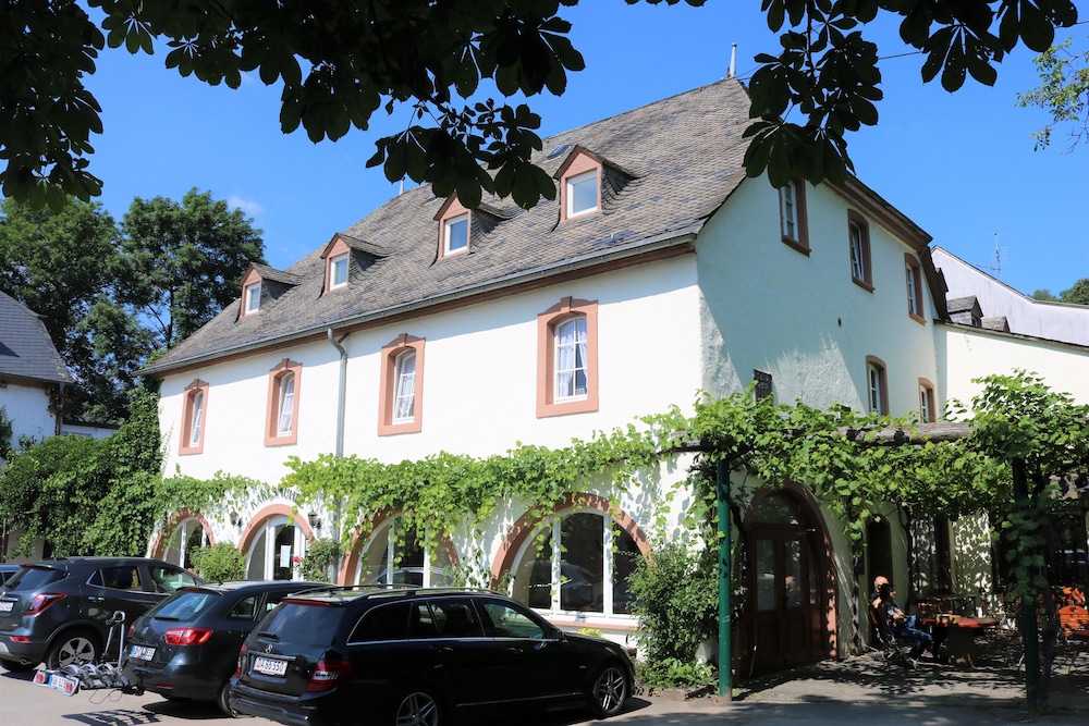 Hotel Und Weingut Karlsmuhle,Kenn>>German Mosel,3 star