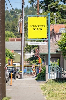 Johnson's Beach,,3 star