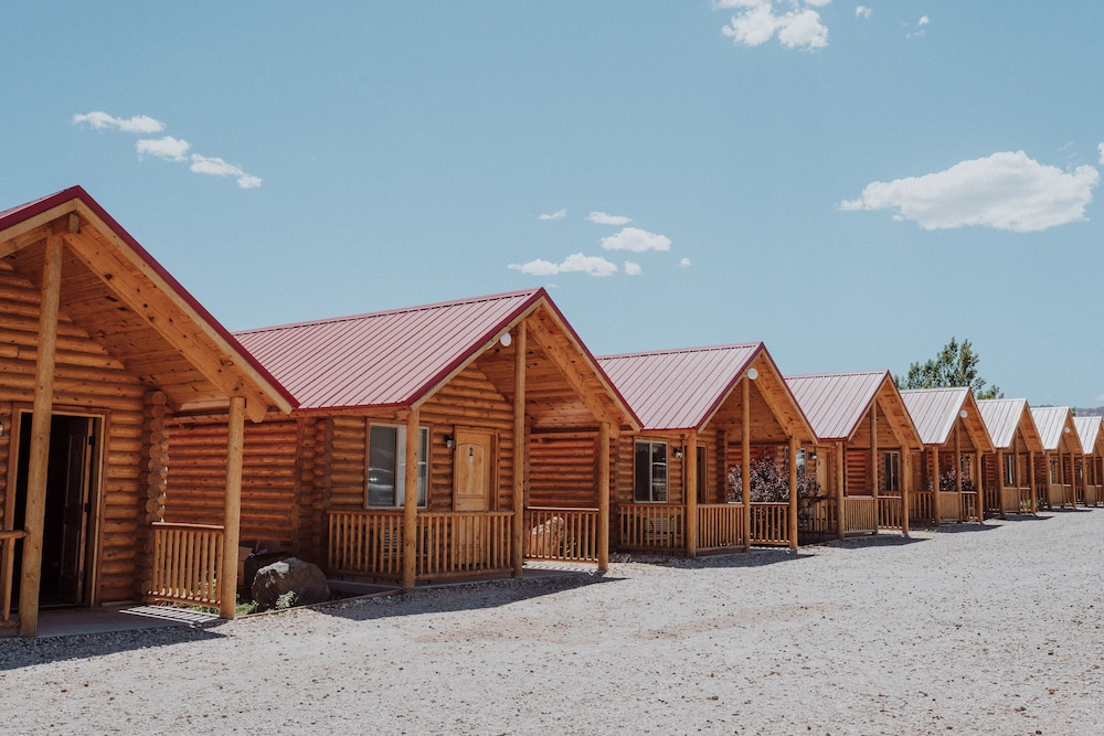 Bryce Canyon Log Cabins