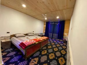 Hotel Lake Side,Durgjan>>Srinagar,2 star