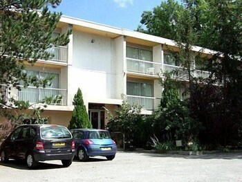 Le Carina,Near Cerro Catedral Ski Area,2 star