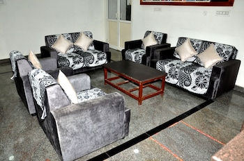 Cosmopolitan Cultural Centre,Kurnool>>Kolhapur,4 star