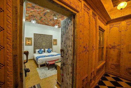 room-image