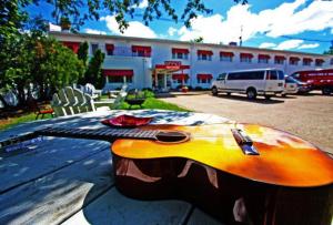 holiday music motel