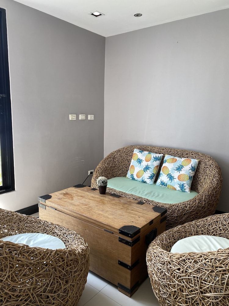 Yanud Residence,,4 star
