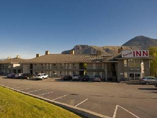 Riverland Inn & Suites