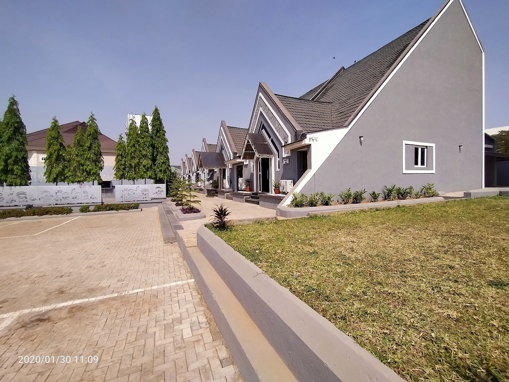 Beckett Suites,,3 star