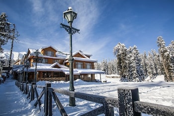 Hotel Heevan Retreat,Near Main Gulmarg Market,4 star