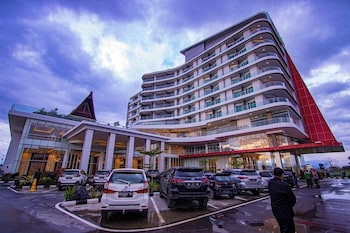 Labersa Toba Hotel & Convention Centre,,4 star
