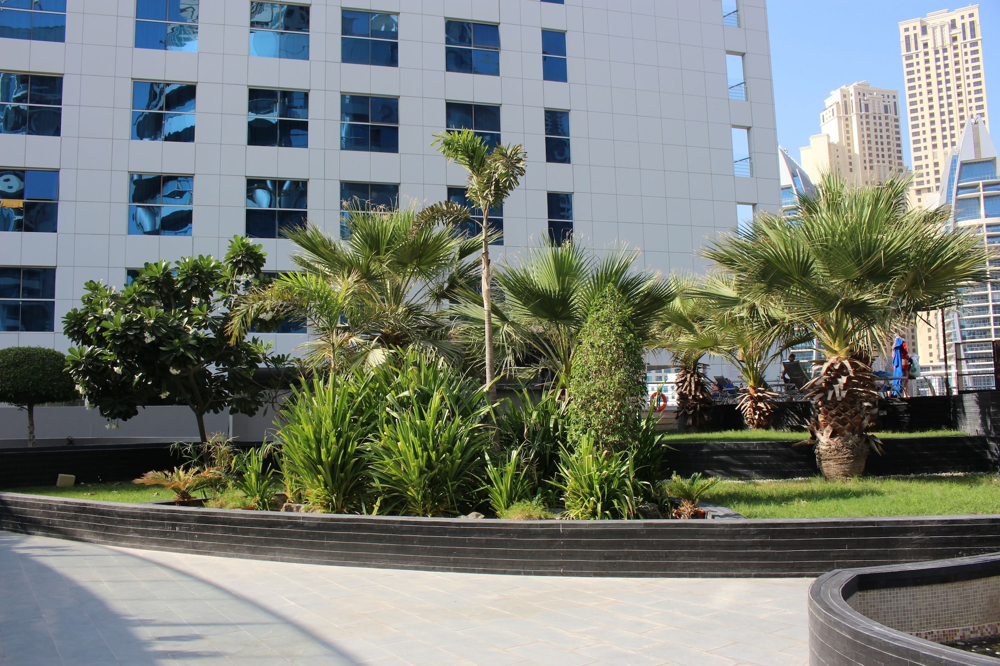 signature hotel apartments and spa