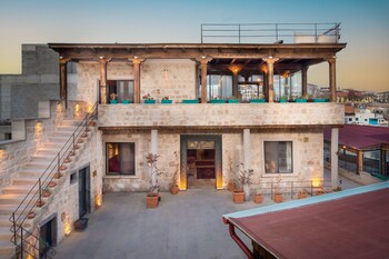 megaron cave hotel