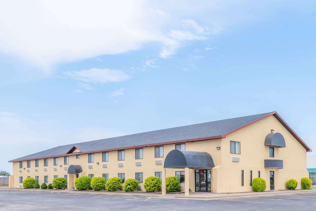 Super 8 By Wyndham Pratt,Pratt County>>Pratt,2 star