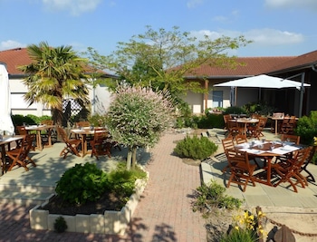 The Originals City, Le Logis Delbee, Cholet Nord (Inter-Hotel),Beaupreau-En-Mauges>>Beaupreau,2 star
