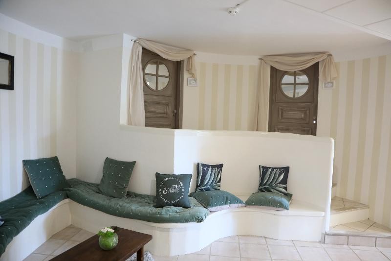 L'hostellerie Du Moulin Des Oliviers,,5 star