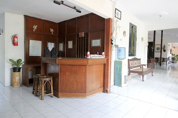 reddoorz plus near alun alun selatan 2