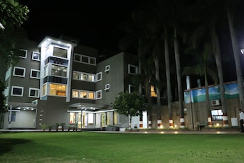 Hotel Bee Town,Rajendra Nagar>>Indore,3 star