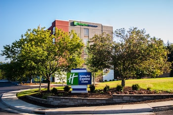 Holiday Inn Express And Suites Blacksburg- University Area,Virginia>>Blacksburg,2.5 star