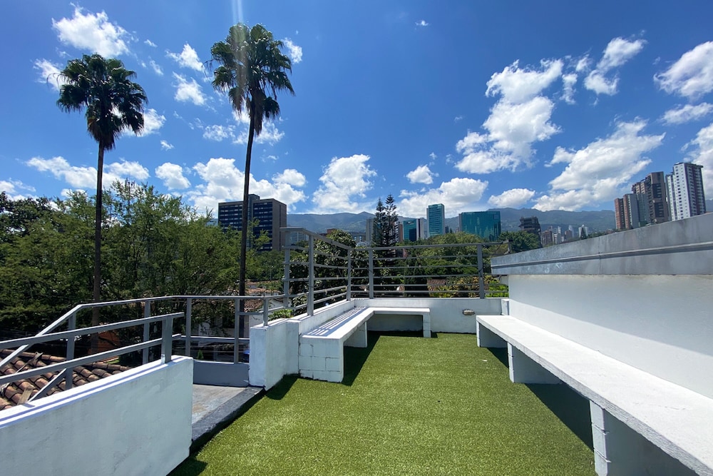 ayenda 1224 pixel house