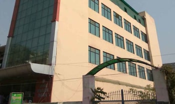 Hotel Prakash Palace,Dumraon Colony,3 star