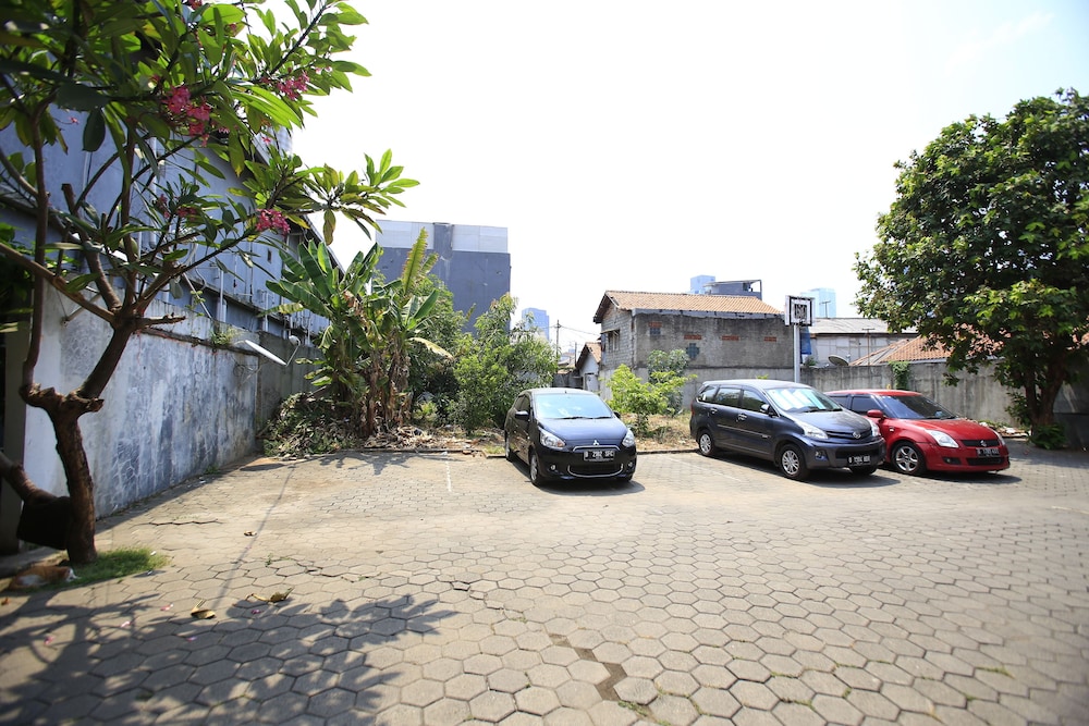 reddoorz plus karet pedurenan 3