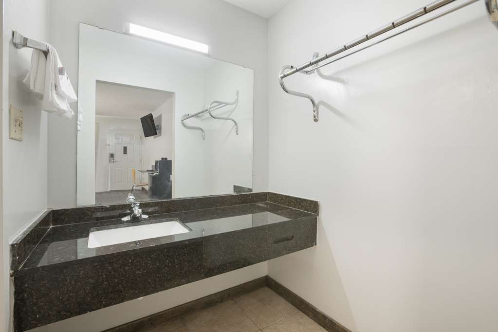 Americas Best Value Inn Stockbridge,,2 star