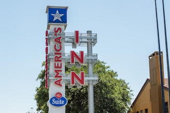 America's Inn Sugarland Stafford,,2 star