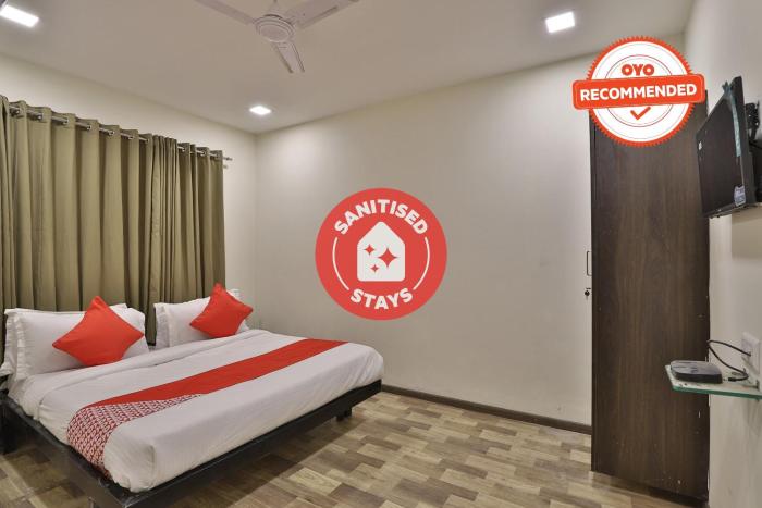 Oyo Flagship 30564 Ripple Mall,India>>Surat,3 star
