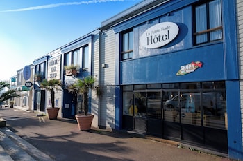 La Petite Rade Hotel,3 Place Clemenceau,3 star