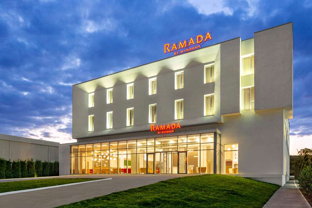 Ramada By Wyndham Targu Jiu,Lupeni>>Baia De Fier,4 star