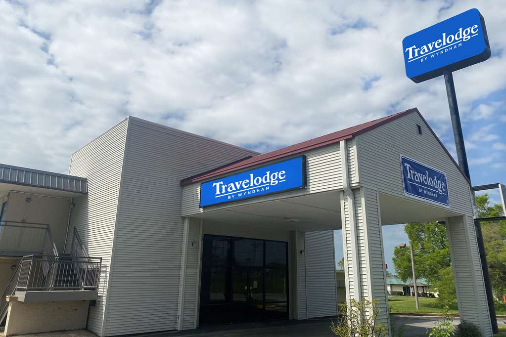Travelodge By Wyndham Forrest City,,2 star