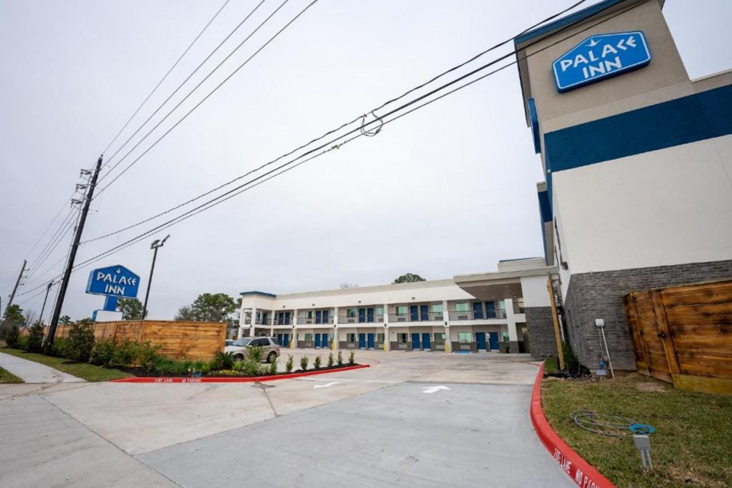Palace Inn Blue Iah East,,2.5 star