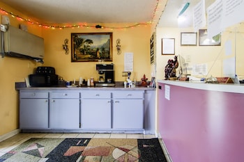 Oyo Hotel Chapmanville Inn, Wv - Hwy 119,,2 star