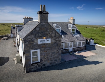 Cross Inn,,3.5 star